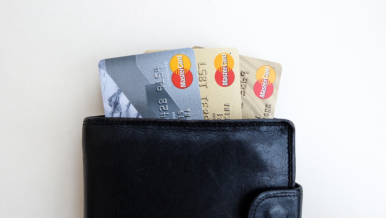How to Review a Credit Card Before You Apply